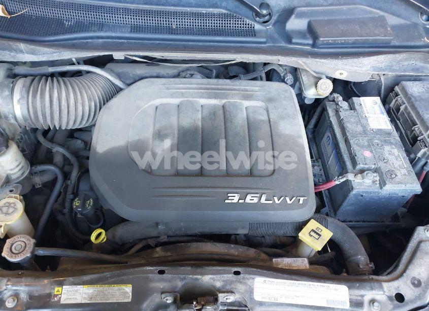 Photo 10 of 2011 Chrysler Town & COUNTRY TOURING (VIN 2A4RR5DG2BR675837)