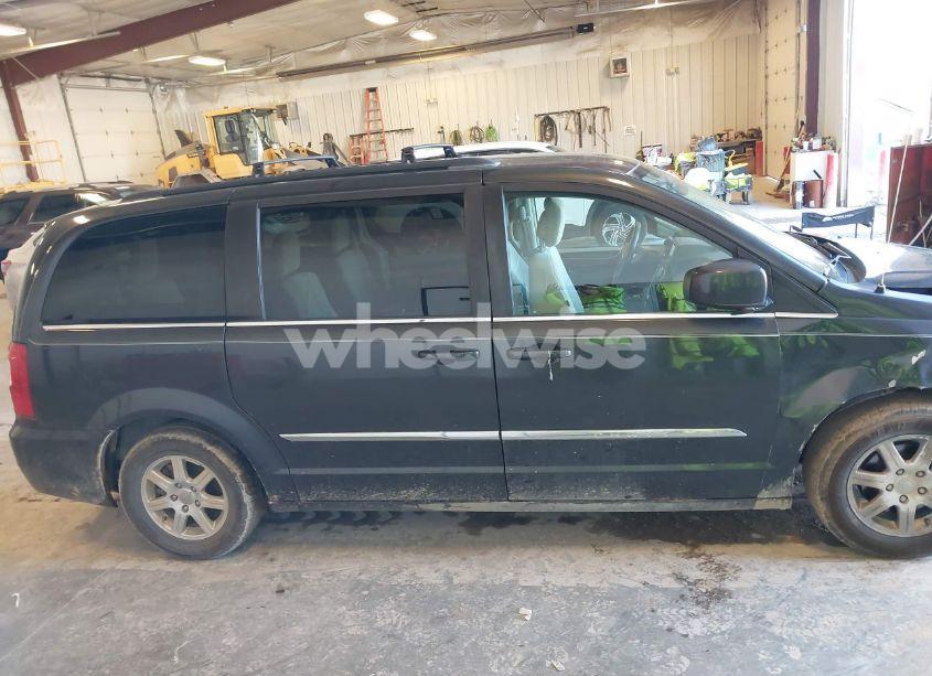 Photo 13 of 2011 Chrysler Town & COUNTRY TOURING (VIN 2A4RR5DG2BR675837)