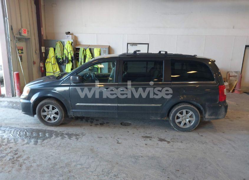 Photo 14 of 2011 Chrysler Town & COUNTRY TOURING (VIN 2A4RR5DG2BR675837)