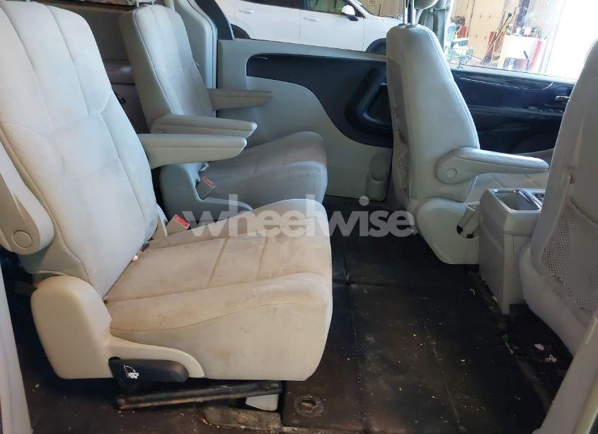 Photo 8 of 2011 Chrysler Town & COUNTRY TOURING (VIN 2A4RR5DG2BR675837)