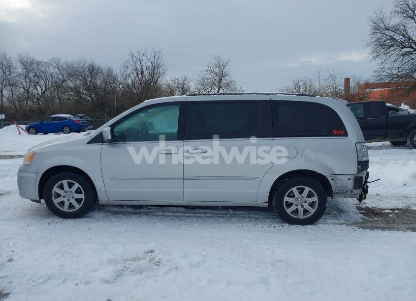 Photo 15 of 2011 Chrysler Town & COUNTRY TOURING (VIN 2A4RR5DG2BR785562)