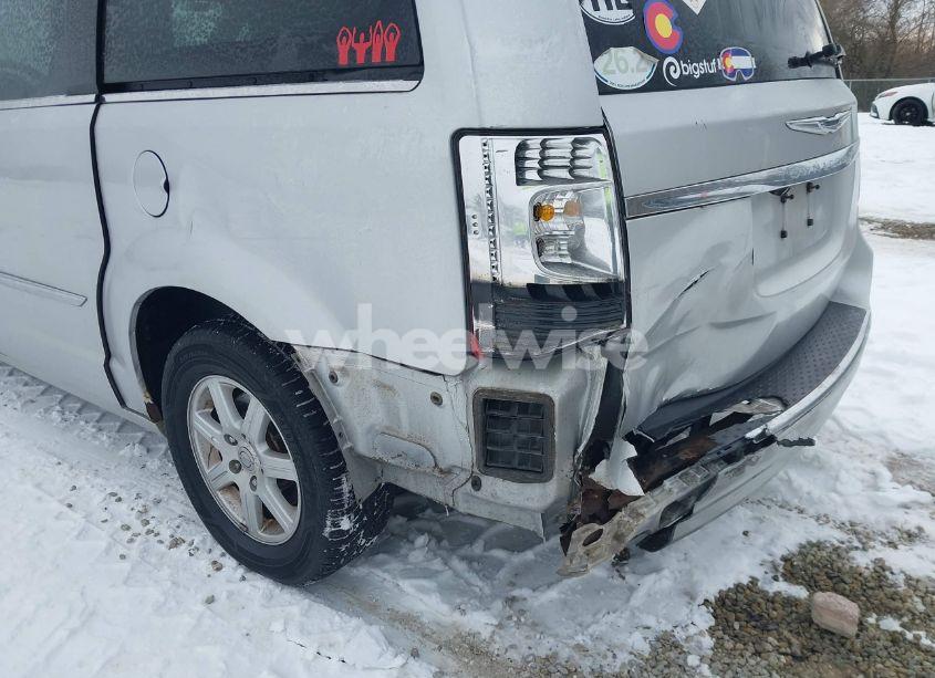 Photo 6 of 2011 Chrysler Town & COUNTRY TOURING (VIN 2A4RR5DG2BR785562)