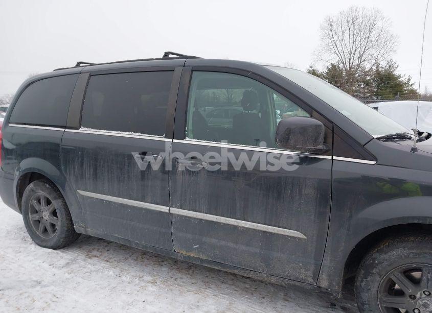 Photo 13 of 2011 Chrysler Town & COUNTRY TOURING (VIN 2A4RR5DG3BR611192)