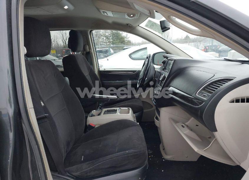 Photo 5 of 2011 Chrysler Town & COUNTRY TOURING (VIN 2A4RR5DG3BR611192)