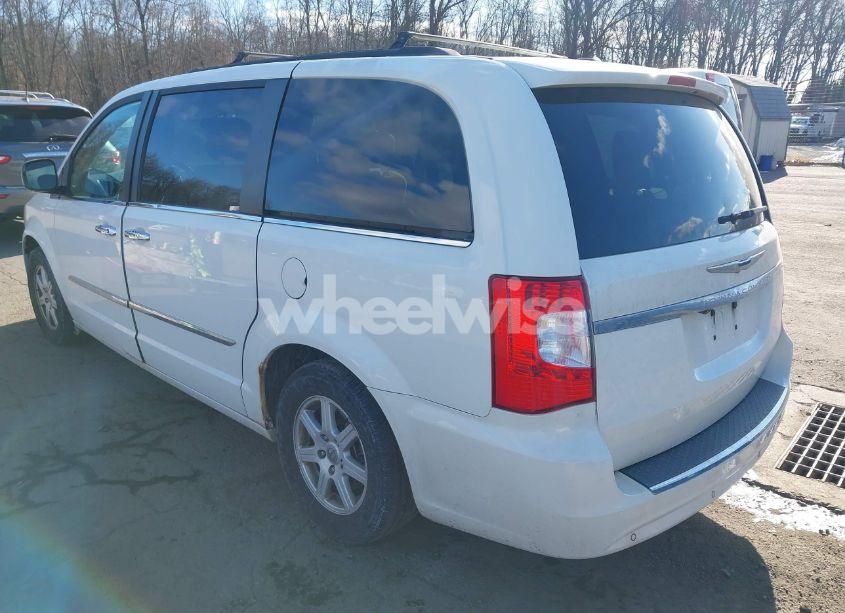 Photo 3 of 2011 Chrysler Town & COUNTRY TOURING (VIN 2A4RR5DG3BR655547)