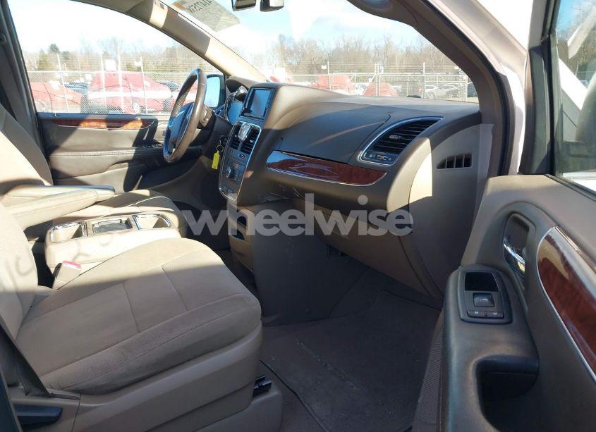 Photo 5 of 2011 Chrysler Town & COUNTRY TOURING (VIN 2A4RR5DG3BR655547)