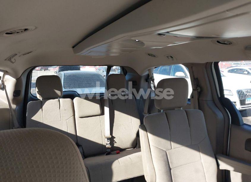 Photo 8 of 2011 Chrysler Town & COUNTRY TOURING (VIN 2A4RR5DG3BR655547)