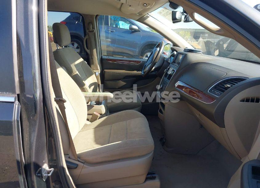 Photo 5 of 2011 Chrysler Town & COUNTRY TOURING (VIN 2A4RR5DG3BR667097)