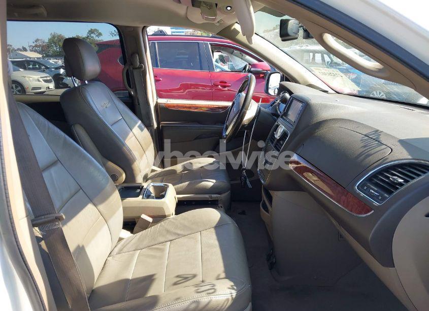 Photo 5 of 2011 Chrysler Town & COUNTRY TOURING (VIN 2A4RR5DG3BR688046)