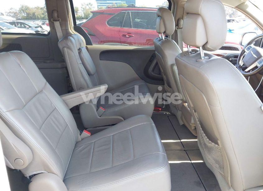 Photo 8 of 2011 Chrysler Town & COUNTRY TOURING (VIN 2A4RR5DG3BR688046)