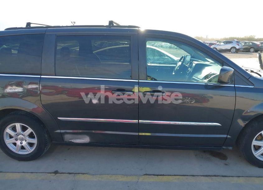 Photo 13 of 2011 Chrysler Town & COUNTRY TOURING (VIN 2A4RR5DG3BR723359)