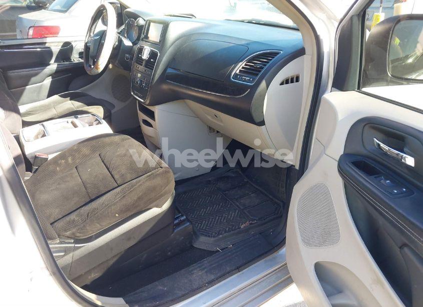 Photo 5 of 2011 Chrysler Town & COUNTRY TOURING (VIN 2A4RR5DG4BR745306)