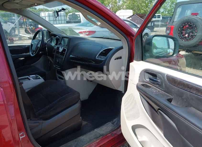 Photo 5 of 2011 Chrysler Town & COUNTRY TOURING (VIN 2A4RR5DG5BR612523)