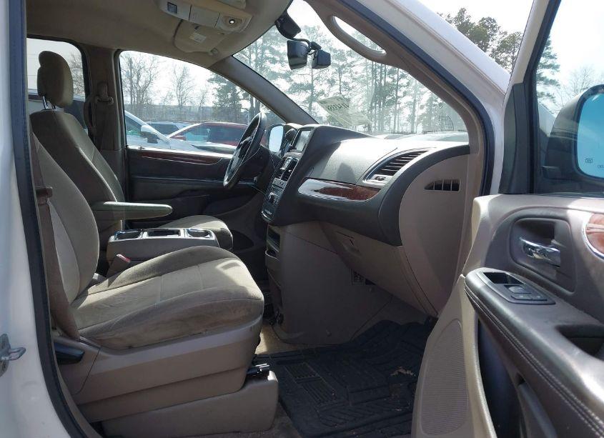 Photo 5 of 2011 Chrysler Town & COUNTRY TOURING (VIN 2A4RR5DG5BR651208)