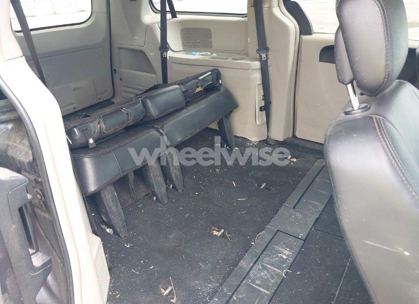 Photo 8 of 2011 Chrysler Town & COUNTRY TOURING (VIN 2A4RR5DG5BR703274)