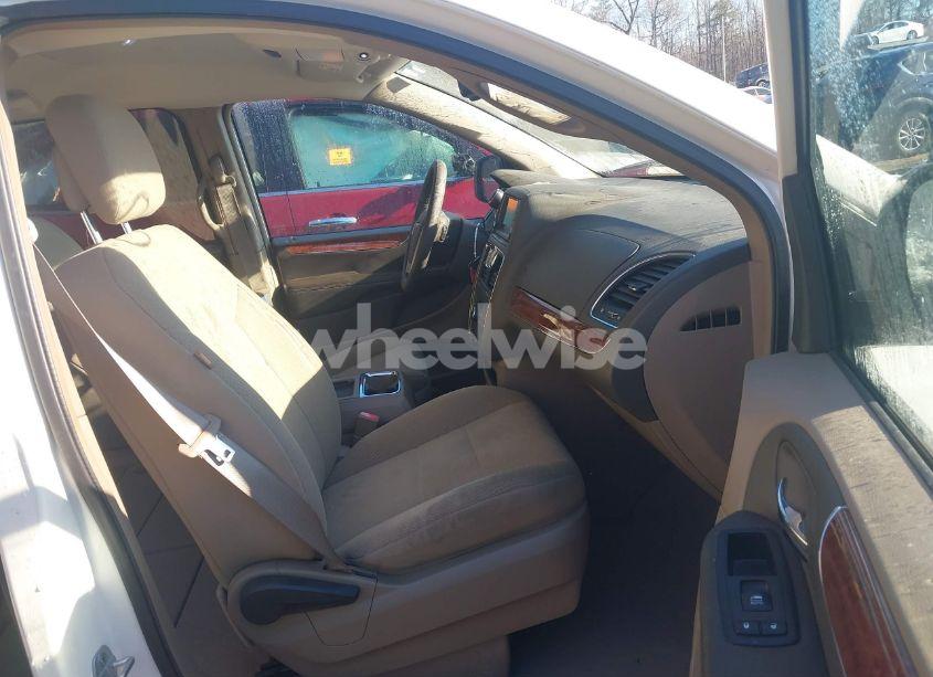 Photo 5 of 2011 Chrysler Town & COUNTRY TOURING (VIN 2A4RR5DG5BR713500)