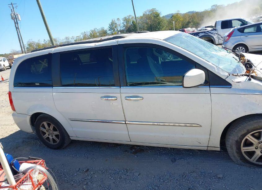 Photo 13 of 2011 Chrysler Town & COUNTRY TOURING (VIN 2A4RR5DG6BR621344)