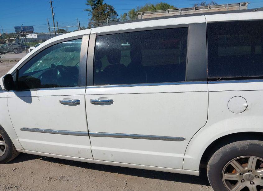 Photo 14 of 2011 Chrysler Town & COUNTRY TOURING (VIN 2A4RR5DG6BR621344)