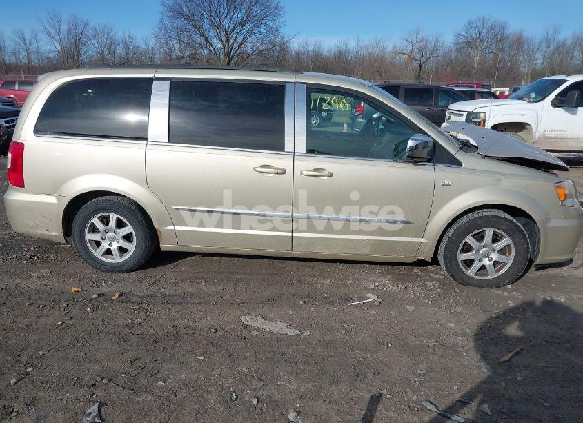 Photo 13 of 2011 Chrysler Town & COUNTRY TOURING (VIN 2A4RR5DG6BR655235)