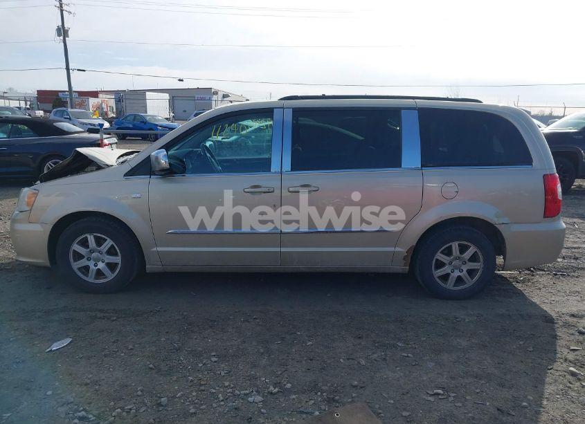 Photo 14 of 2011 Chrysler Town & COUNTRY TOURING (VIN 2A4RR5DG6BR655235)