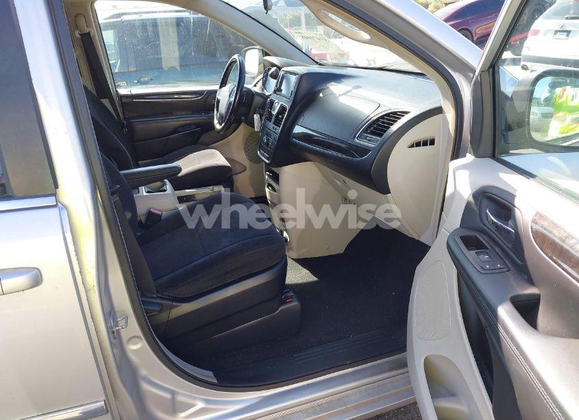 Photo 5 of 2011 Chrysler Town & COUNTRY TOURING (VIN 2A4RR5DG6BR665473)