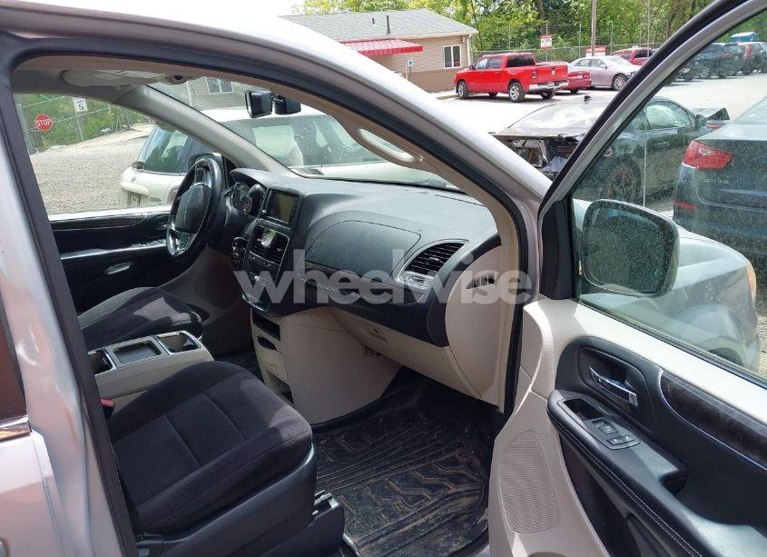 Photo 5 of 2011 Chrysler Town & COUNTRY TOURING (VIN 2A4RR5DG6BR734856)