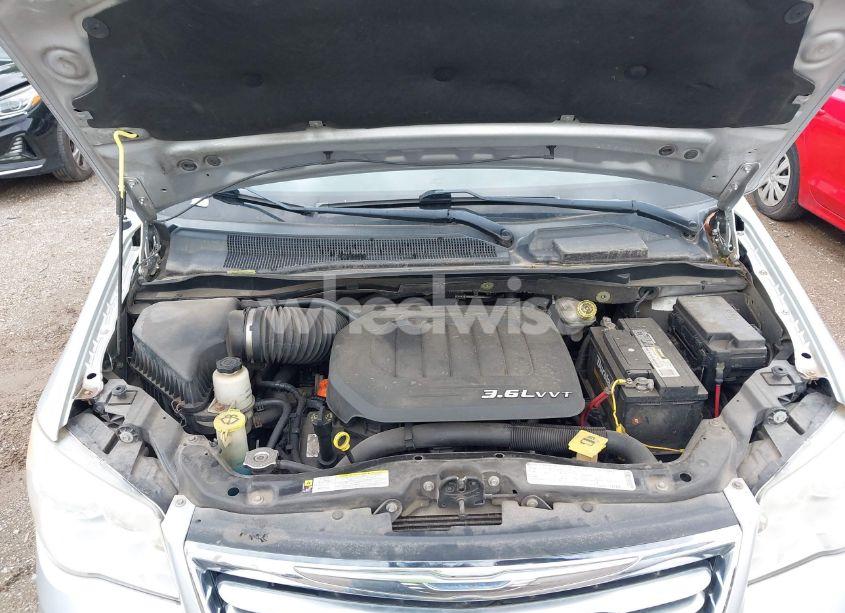 Photo 10 of 2011 Chrysler Town & COUNTRY TOURING (VIN 2A4RR5DG7BR638170)