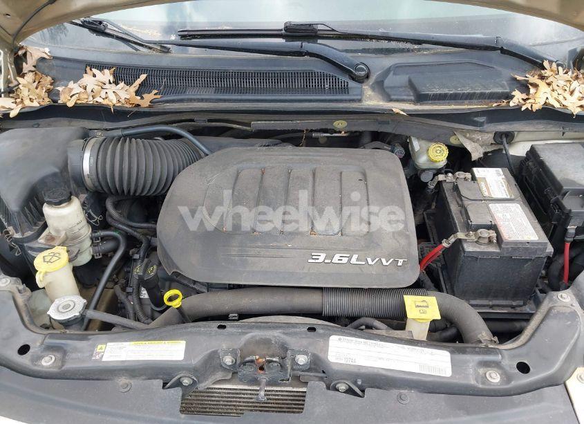 Photo 10 of 2011 Chrysler Town & COUNTRY TOURING (VIN 2A4RR5DG7BR701607)