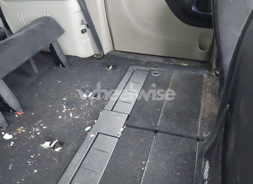 Photo 8 of 2011 Chrysler Town & COUNTRY TOURING (VIN 2A4RR5DG7BR701607)