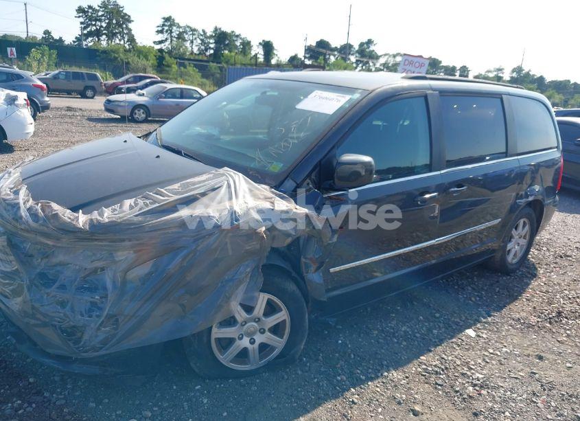 Photo 2 of 2011 Chrysler Town & COUNTRY TOURING (VIN 2A4RR5DG7BR723431)