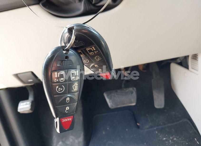 Photo 11 of 2011 Chrysler Town & COUNTRY TOURING (VIN 2A4RR5DG7BR746496)