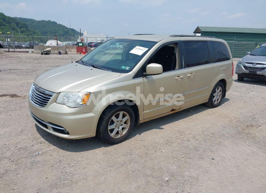 Photo 2 of 2011 Chrysler Town & COUNTRY TOURING (VIN 2A4RR5DG7BR746496)
