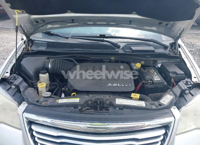 Photo 10 of 2011 Chrysler Town & COUNTRY TOURING (VIN 2A4RR5DG7BR765968)