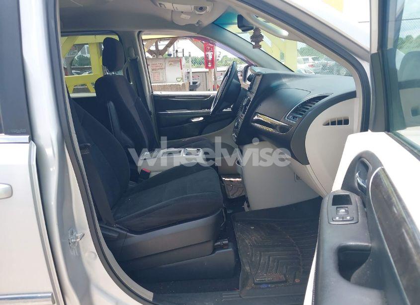 Photo 5 of 2011 Chrysler Town & COUNTRY TOURING (VIN 2A4RR5DG7BR765968)