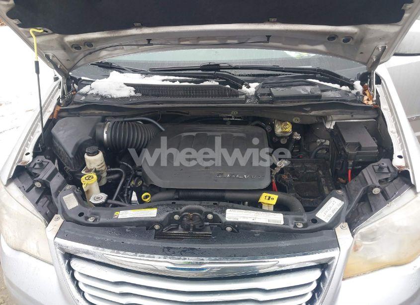 Photo 10 of 2011 Chrysler Town & COUNTRY TOURING (VIN 2A4RR5DG8BR616775)