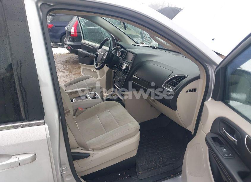 Photo 5 of 2011 Chrysler Town & COUNTRY TOURING (VIN 2A4RR5DG8BR616775)