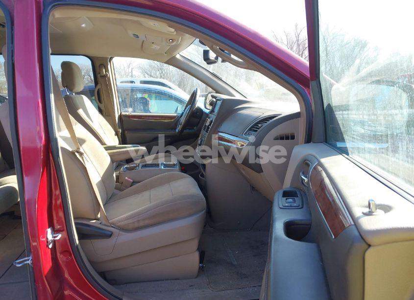 Photo 5 of 2011 Chrysler Town & COUNTRY TOURING (VIN 2A4RR5DG9BR683837)