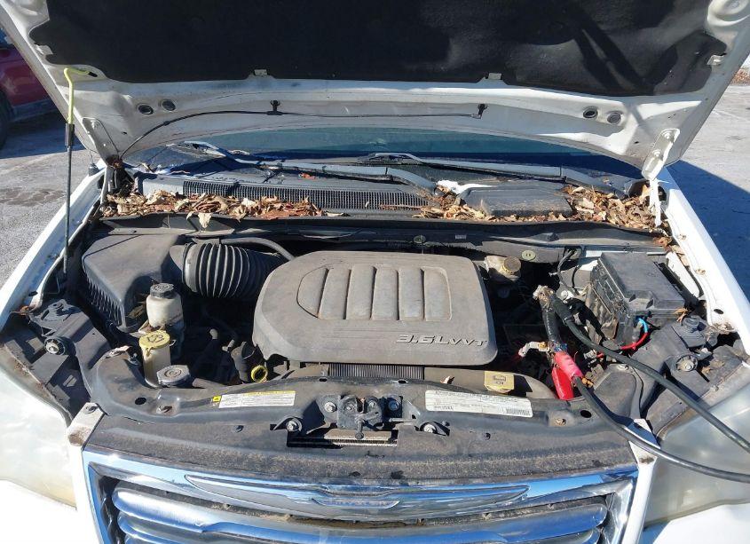 Photo 10 of 2011 Chrysler Town & COUNTRY TOURING (VIN 2A4RR5DGXBR658042)