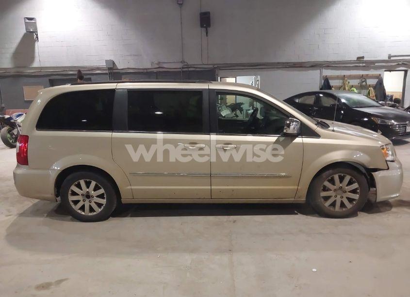 Photo 13 of 2011 Chrysler Town & COUNTRY TOURING (VIN 2A4RR5DGXBR665007)