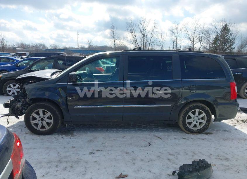 Photo 15 of 2011 Chrysler Town & COUNTRY TOURING (VIN 2A4RR5DGXBR677206)