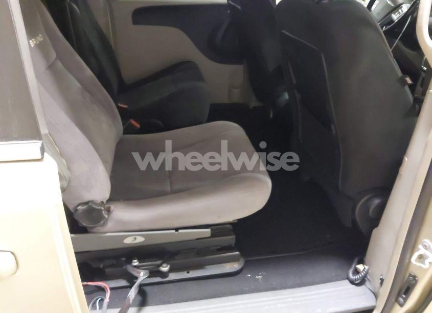 Photo 8 of 2011 Chrysler Town & COUNTRY TOURING (VIN 2A4RR5DGXBR701679)