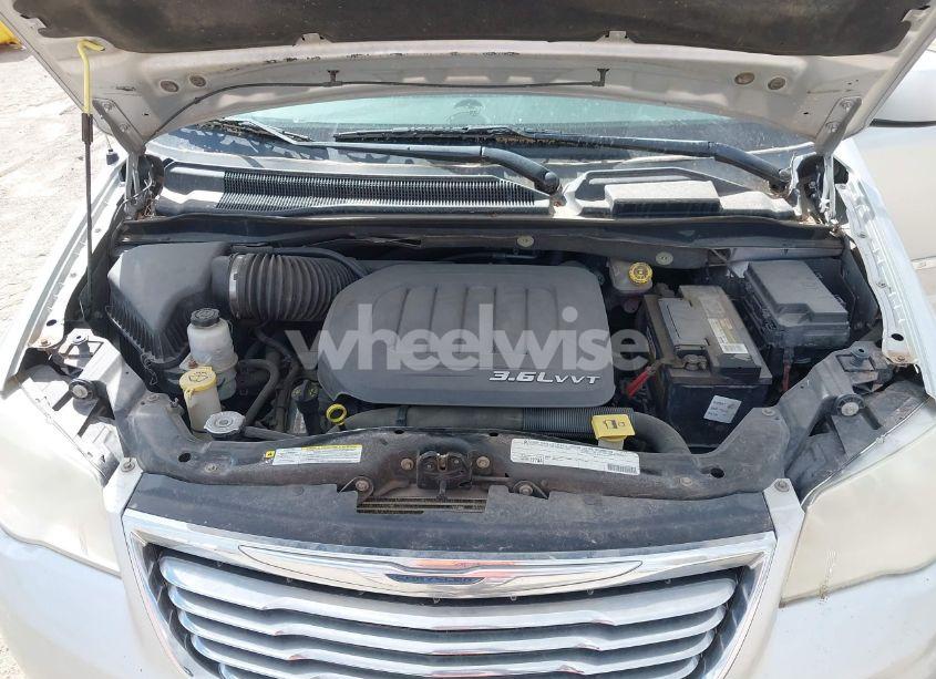 Photo 10 of 2011 Chrysler Town & COUNTRY TOURING (VIN 2A4RR5DGXBR780044)