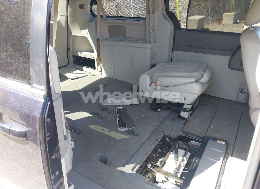 Photo 8 of 2010 Chrysler Town & COUNTRY TOURING (VIN 2A4RR5DX1AR267330)