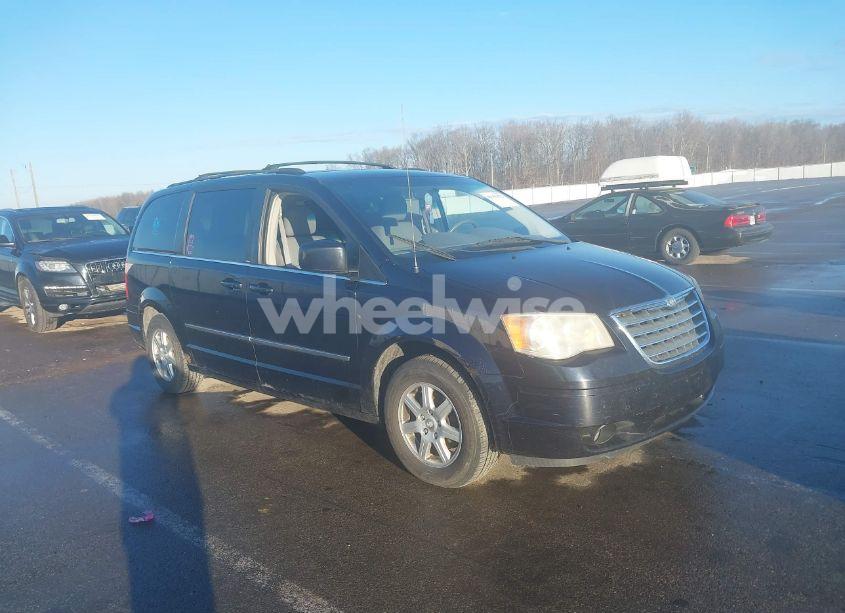 2010 Chrysler Town & COUNTRY TOURING (VIN 2A4RR5DX1AR395132) main photo