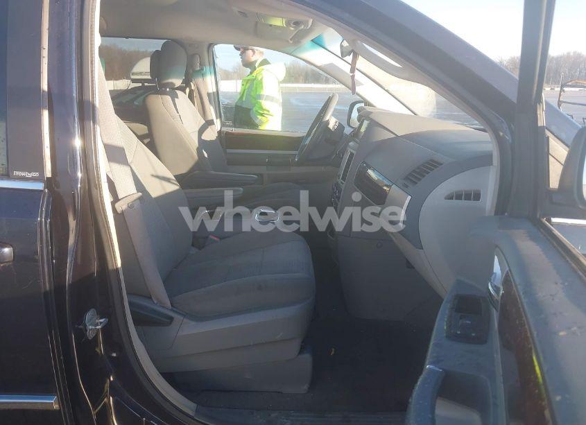 Photo 5 of 2010 Chrysler Town & COUNTRY TOURING (VIN 2A4RR5DX1AR395132)