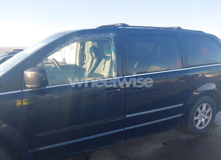 Photo 6 of 2010 Chrysler Town & COUNTRY TOURING (VIN 2A4RR5DX1AR395132)