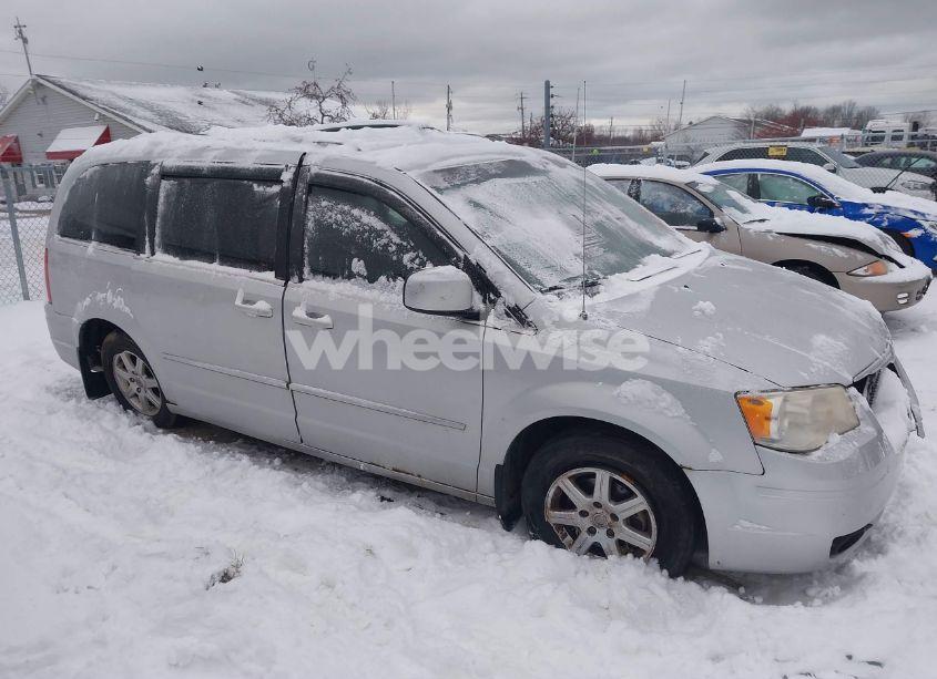 2010 Chrysler Town & COUNTRY TOURING (VIN 2A4RR5DX2AR193478) main photo