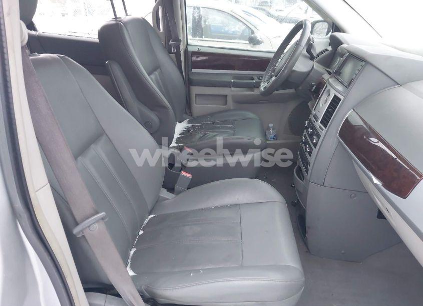 Photo 5 of 2010 Chrysler Town & COUNTRY TOURING (VIN 2A4RR5DX2AR193478)