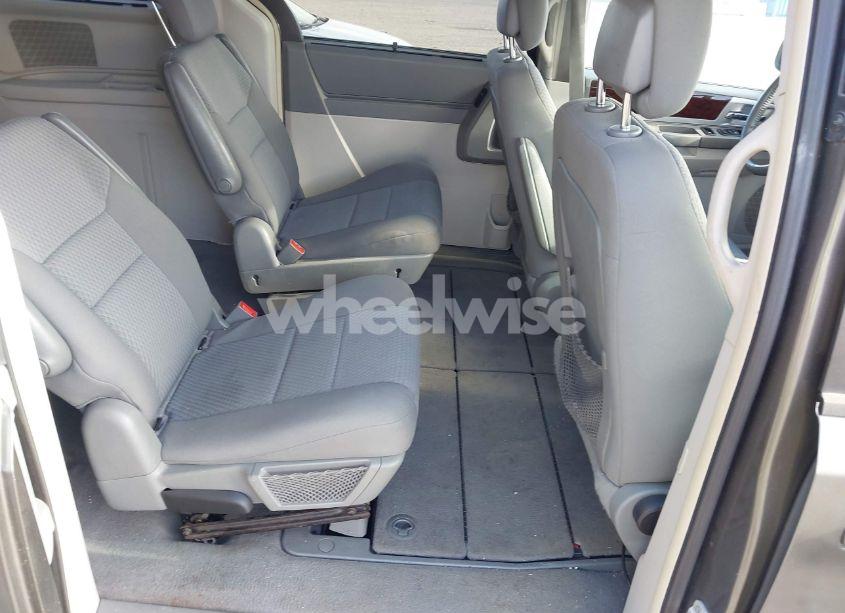 Photo 8 of 2010 Chrysler Town & COUNTRY TOURING (VIN 2A4RR5DX2AR442894)