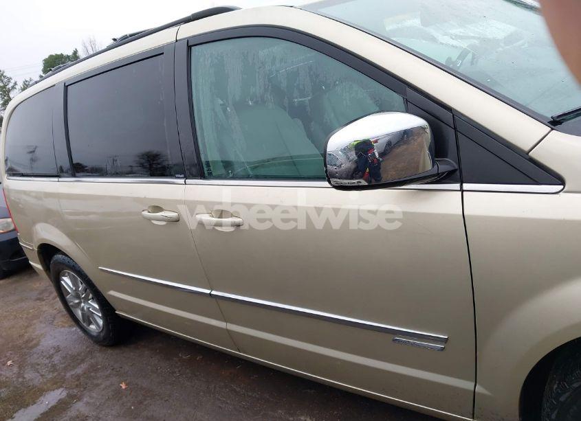 Photo 13 of 2010 Chrysler Town & COUNTRY TOURING (VIN 2A4RR5DX3AR290950)